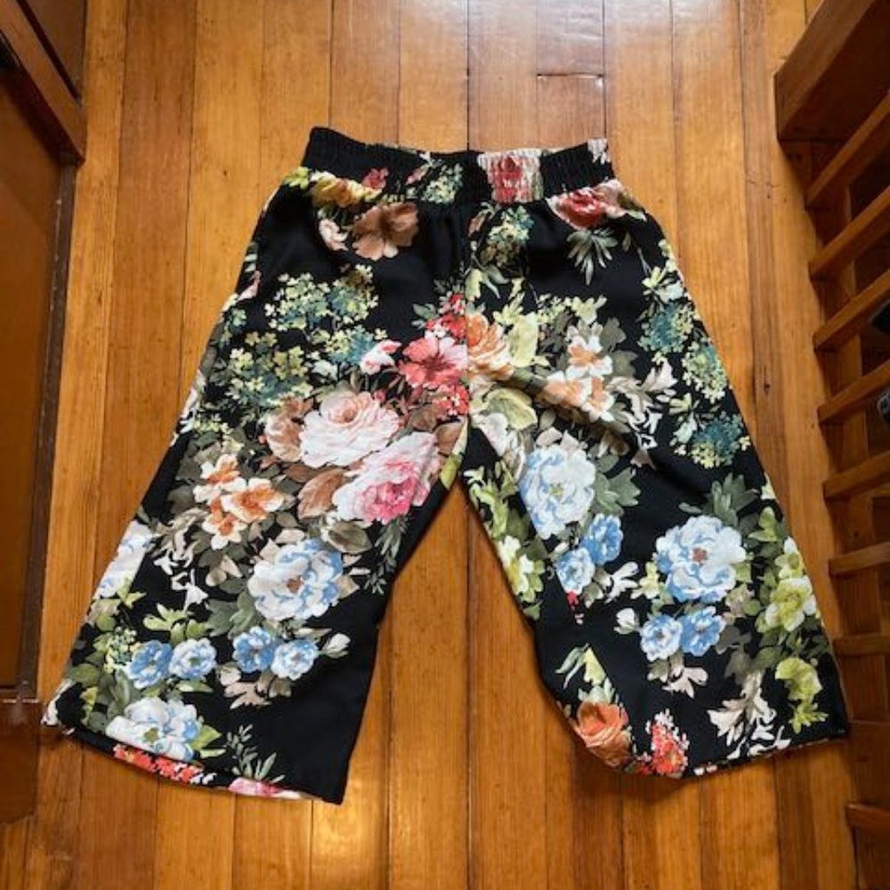 United Colors of Benetton Floral Cropped Pants